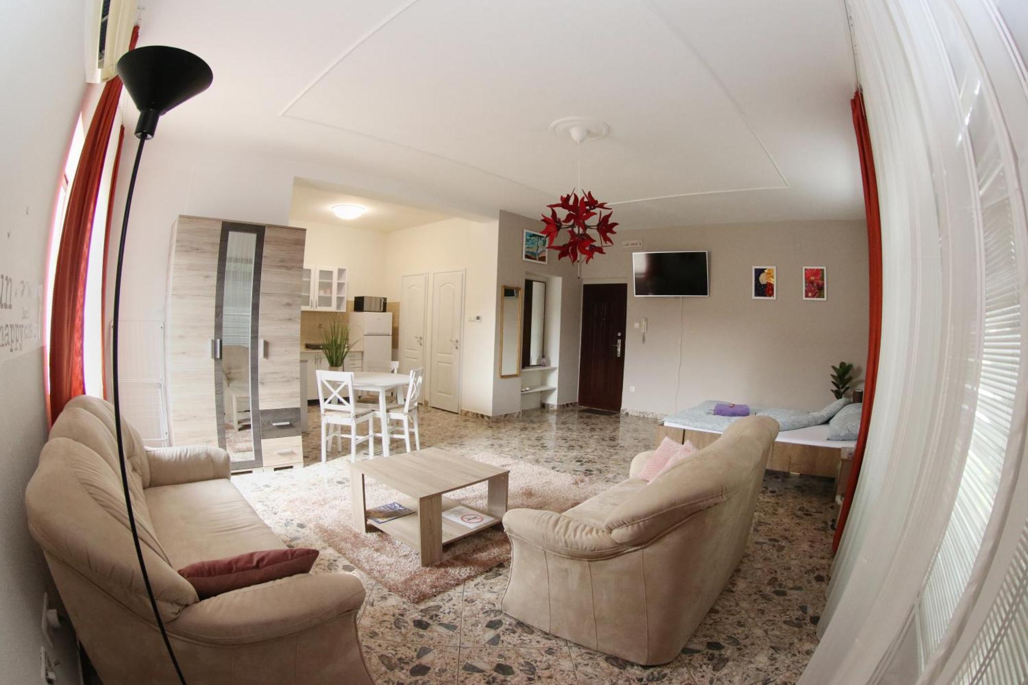 Tulipan Apartman Gödöllő エクステリア 写真